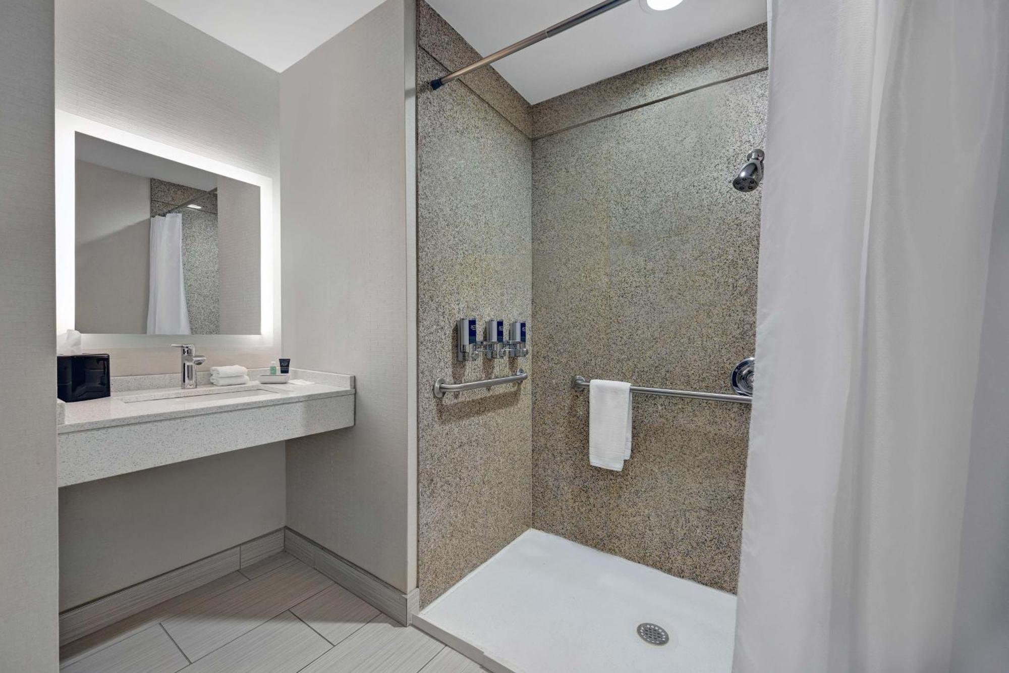 Four Points By Sheraton Birmingham Хоумууд Екстериор снимка