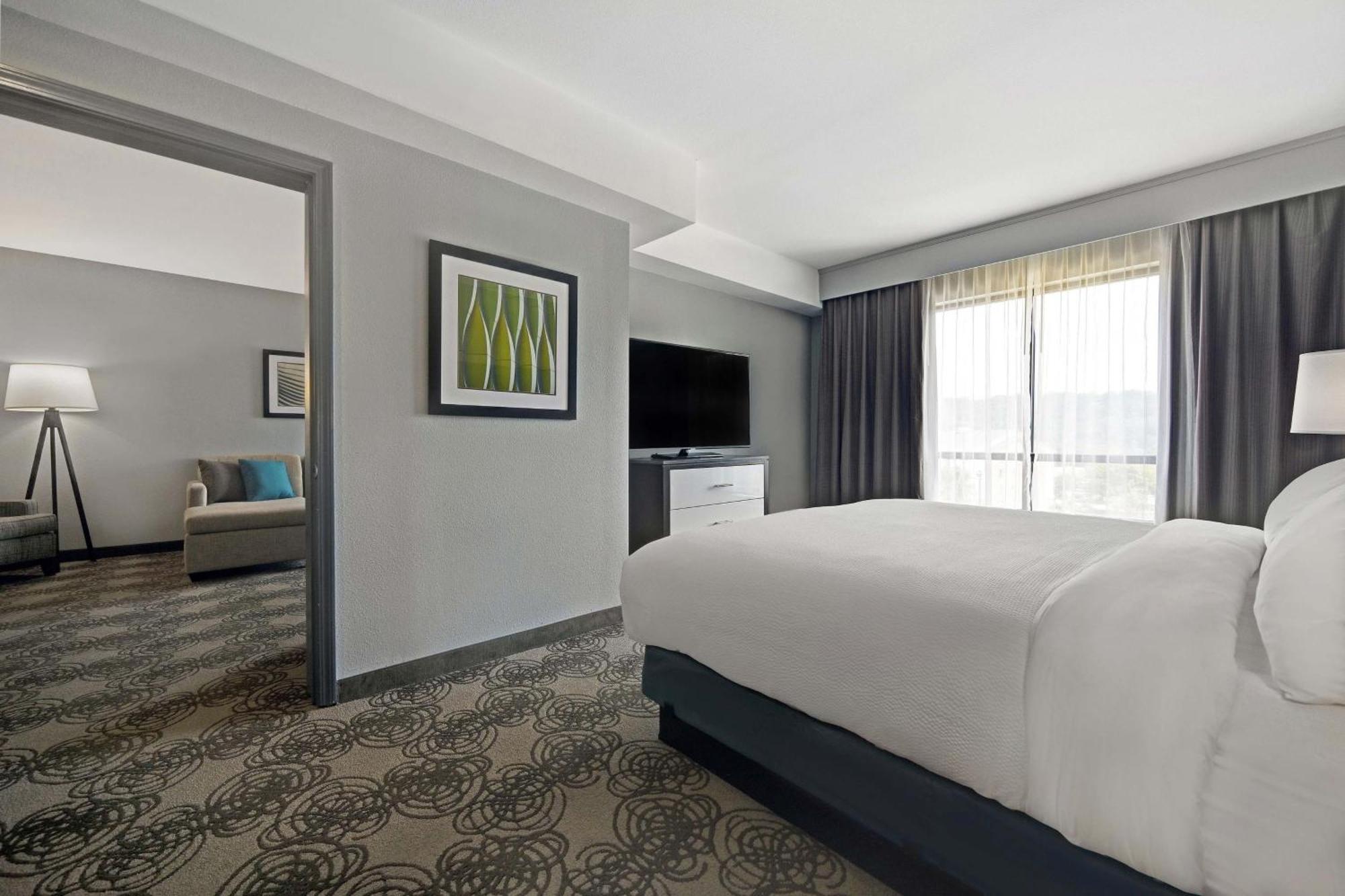 Four Points By Sheraton Birmingham Хоумууд Екстериор снимка