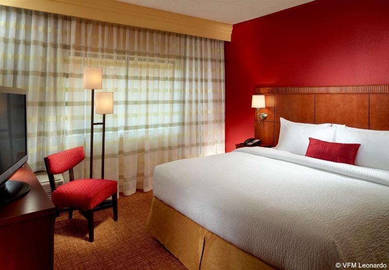 Four Points By Sheraton Birmingham Хоумууд Екстериор снимка