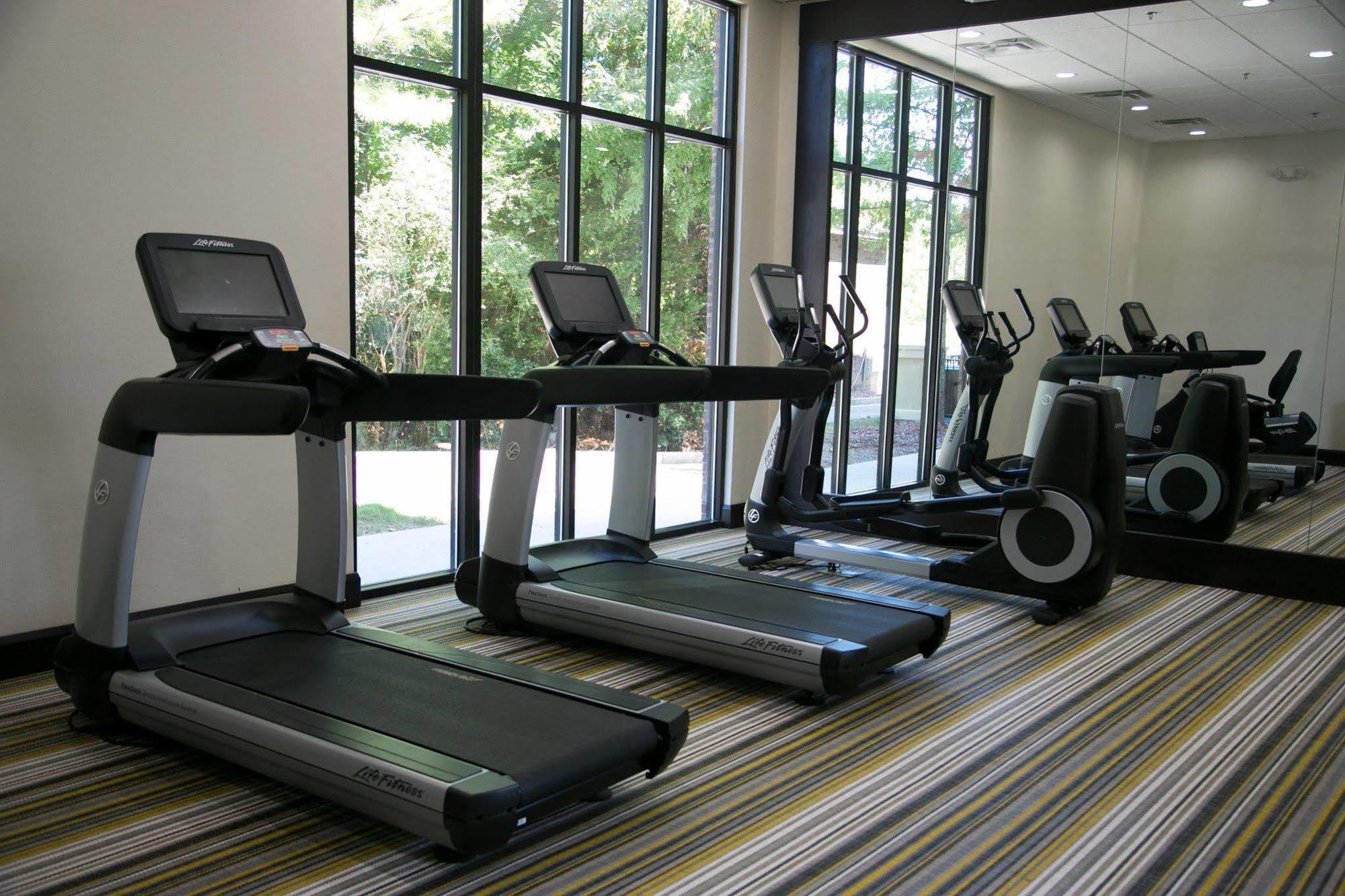 Four Points By Sheraton Birmingham Хоумууд Екстериор снимка